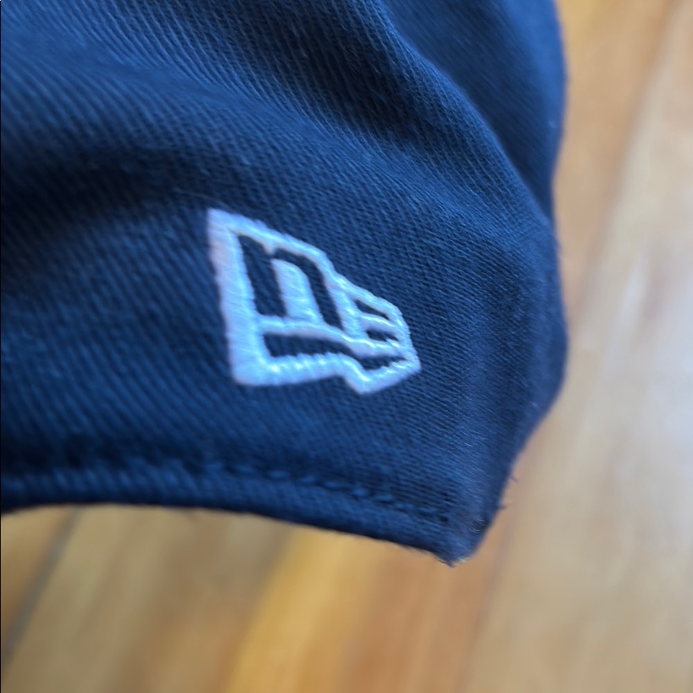 Seattle Mariners Fitted Mens Blue Cap with Embroidered Logo - L/XL - Picture 2 of 6